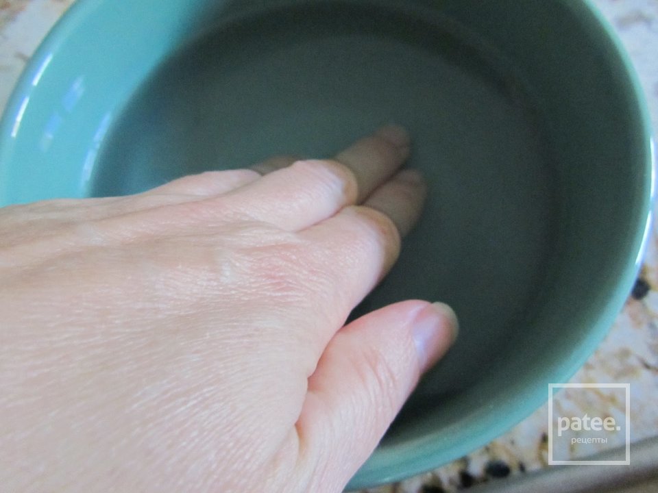 Вишнево-миндальные аранчини с шоколадным соусом - Шаг 5