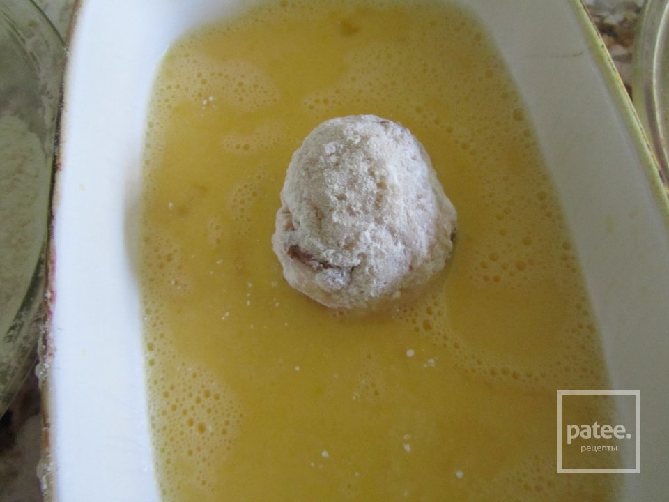 Вишнево-миндальные аранчини с шоколадным соусом - Шаг 21