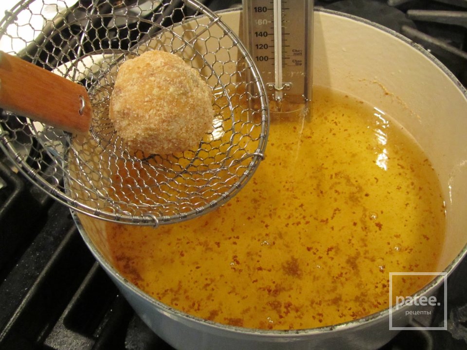 Вишнево-миндальные аранчини с шоколадным соусом - Шаг 24