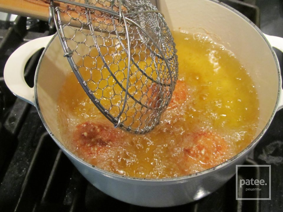 Вишнево-миндальные аранчини с шоколадным соусом - Шаг 25