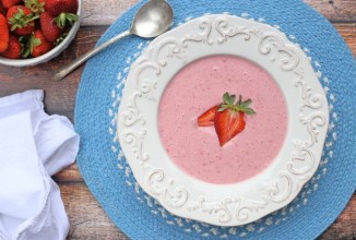 Клубнично-йогуртовый суп