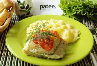 Филе хека, запеченное с овощами в фольге