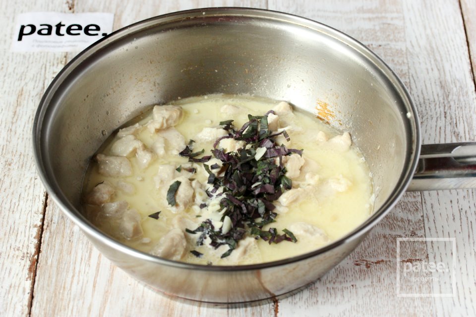 Паста Бьянко с куриным филе и сливочно-базиликовым соусом - Шаг 7