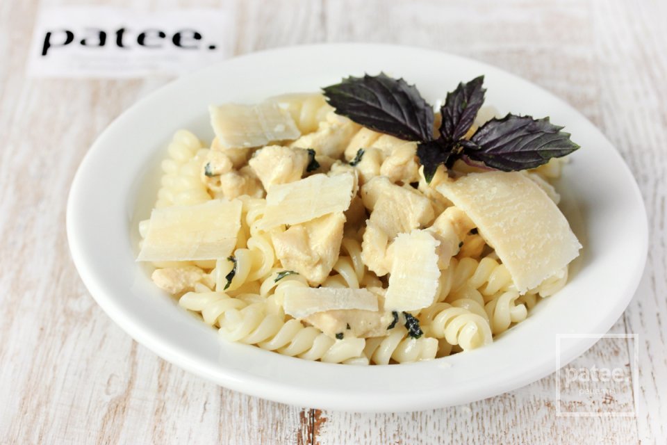 Паста Бьянко с куриным филе и сливочно-базиликовым соусом - Шаг 12