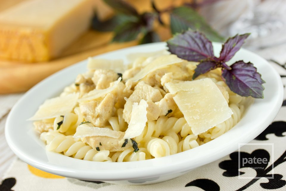 Паста Бьянко с куриным филе и сливочно-базиликовым соусом - Шаг 13