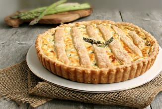 Тарт со спаржей и козьим сыром