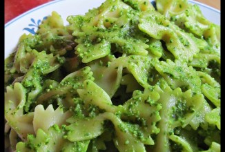 Песто из шпината с рукколой