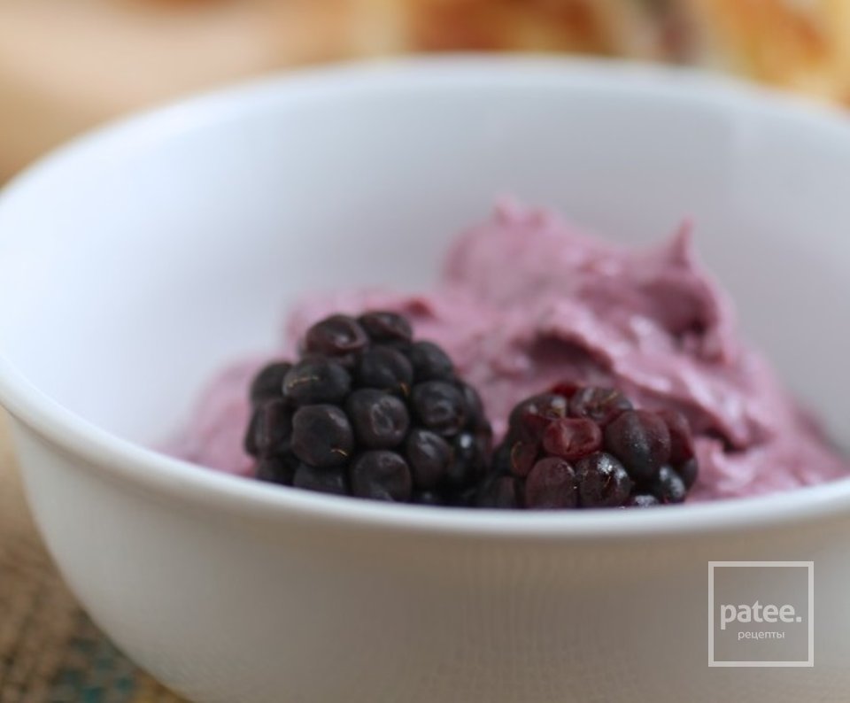 Сэндвичи с ежевикой и сыром - Шаг 1