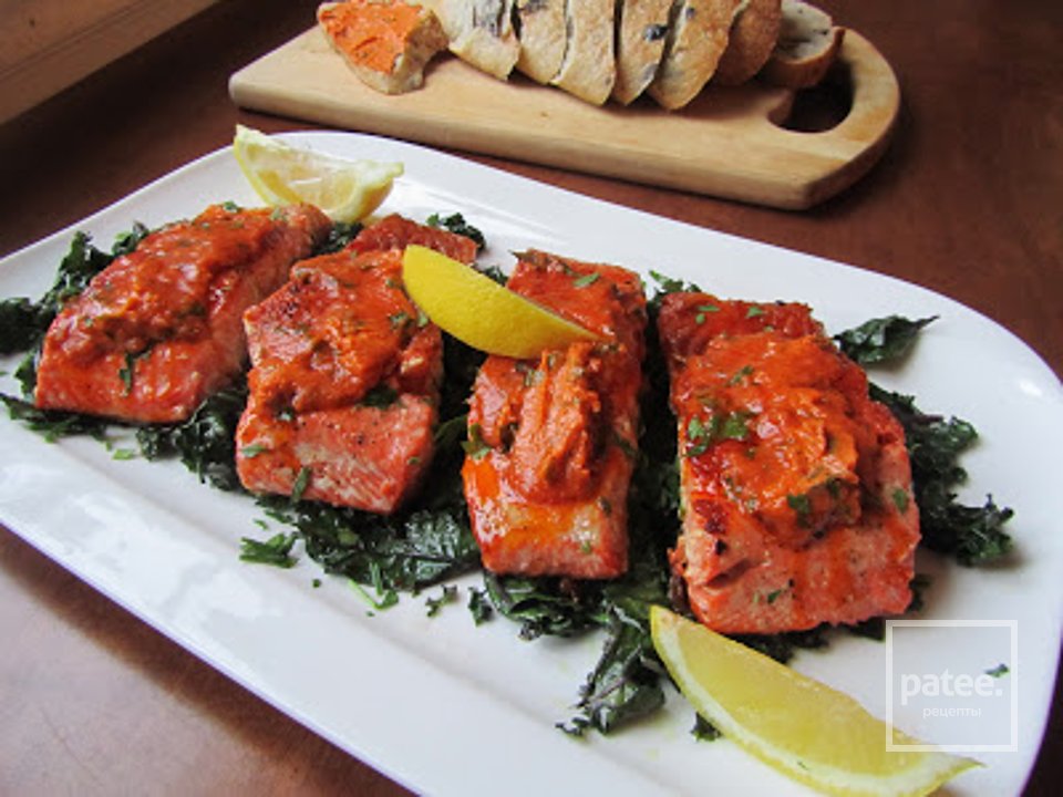 Жареный лосось с сырно-томатным маслом и капустой кале - Шаг 11