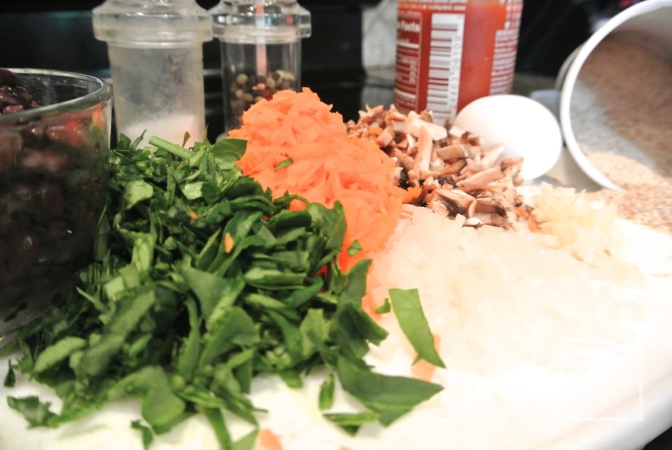 Овощные бургеры с фасолью и грибами - Шаг 4