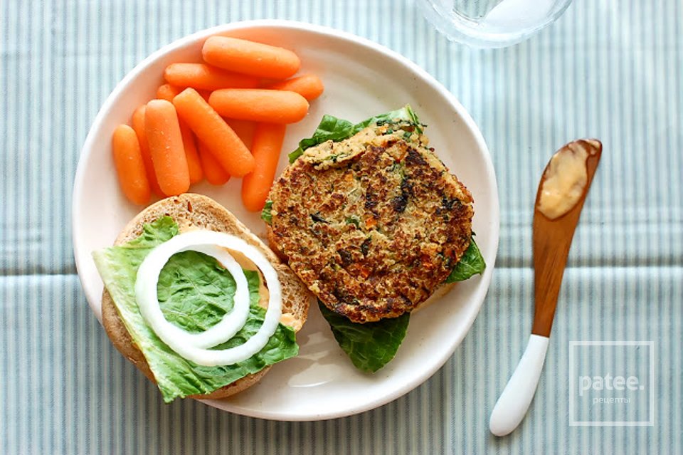 Бургеры из киноа с овощами - Шаг 17