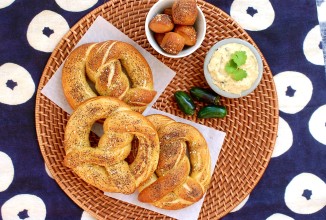 Крендели с черным перцем