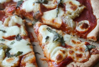 Пицца с печеным баклажаном