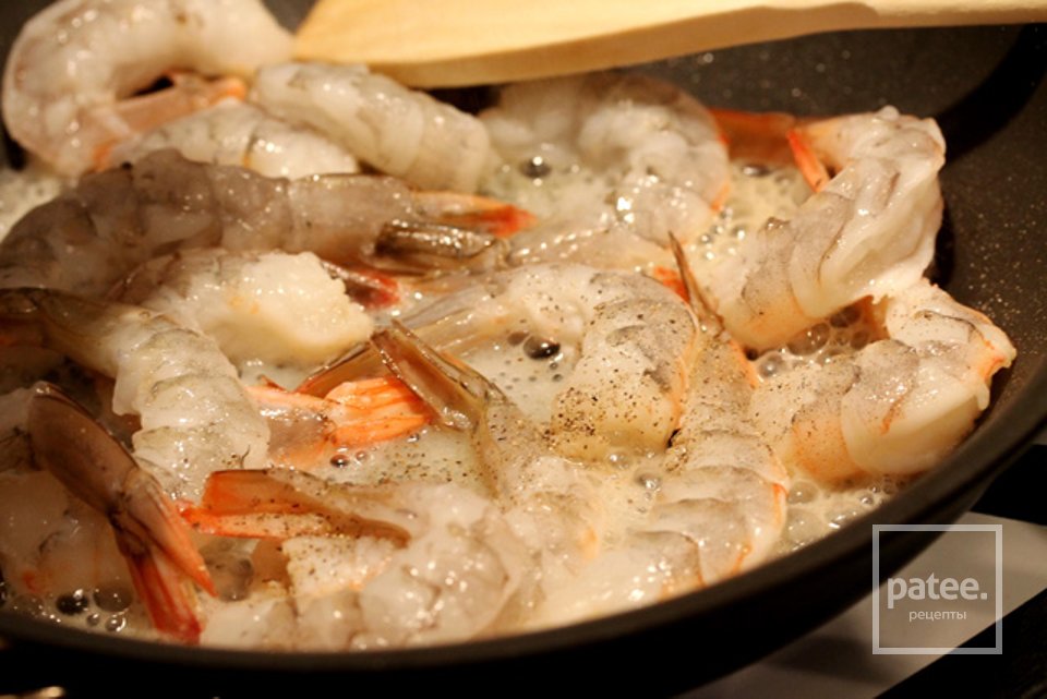 Пряный салат с креветками - Шаг 8