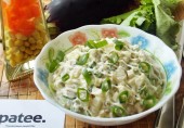 Салат с баклажаном и зеленым горошком