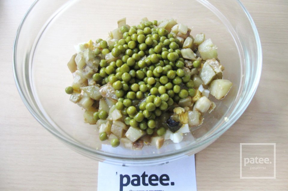 Салат с баклажаном и зеленым горошком - Шаг 9