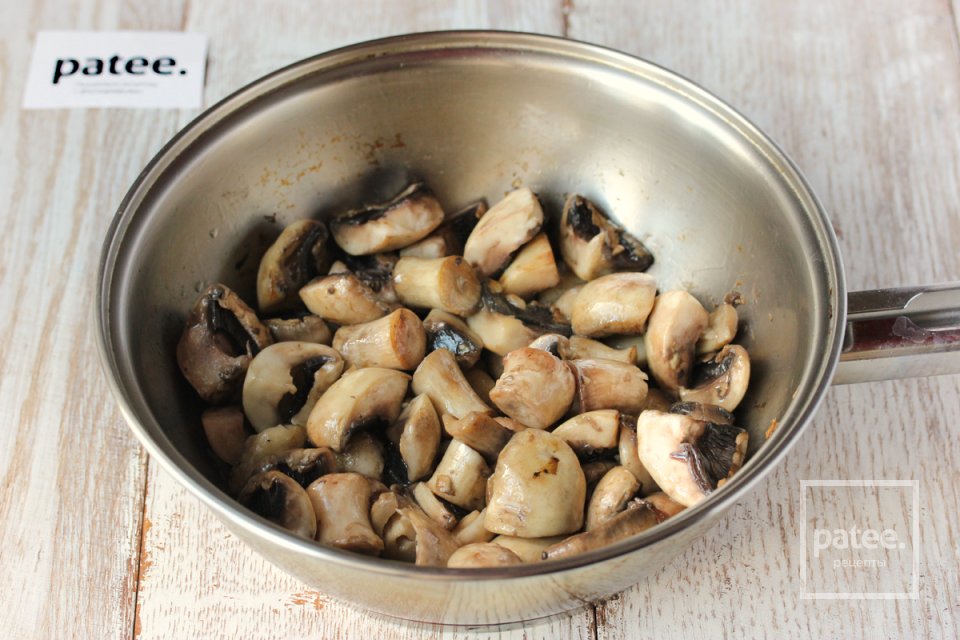 Шампиньоны, тушеные в греческом йогурте с маком - Шаг 4