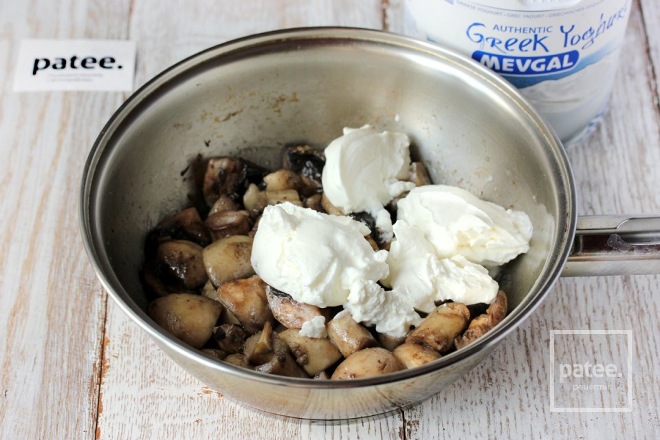 Шампиньоны, тушеные в греческом йогурте с маком - Шаг 6