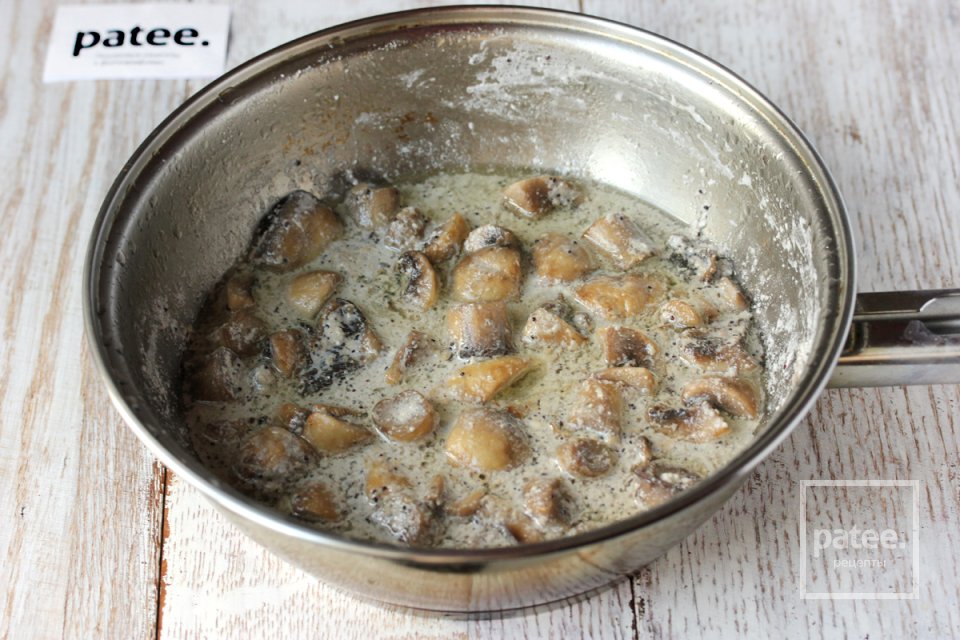 Шампиньоны, тушеные в греческом йогурте с маком - Шаг 8