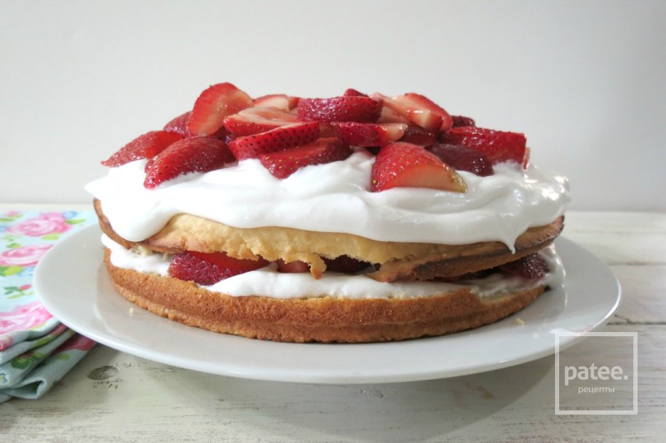 Торт с клубникой и кокосовыми сливками - Шаг 8