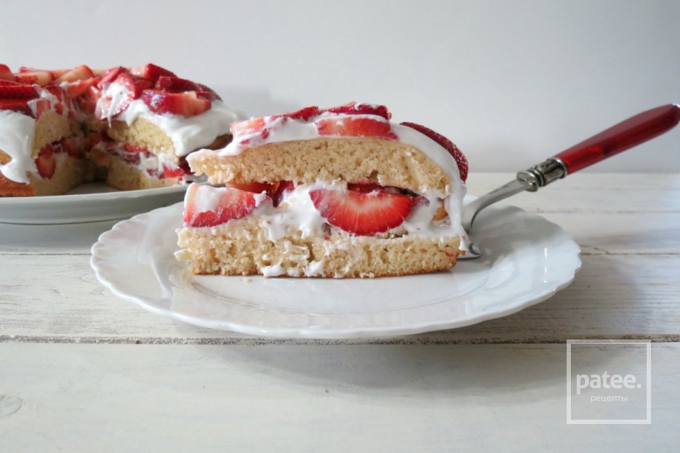 Торт с клубникой и кокосовыми сливками - Шаг 10