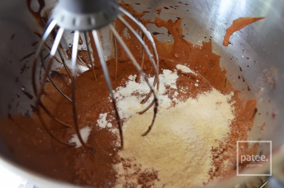 Брауни с орехами и шоколадом - Шаг 6