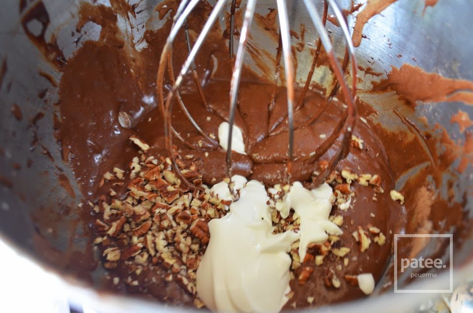 Брауни с орехами и шоколадом - Шаг 7