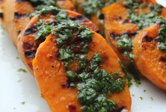 Жареный сладкий картофель с кинзой и соком лайма