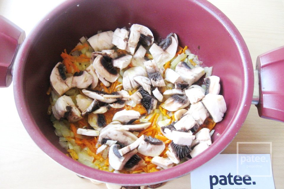 Треска в томатном соусе с грибами - Шаг 8