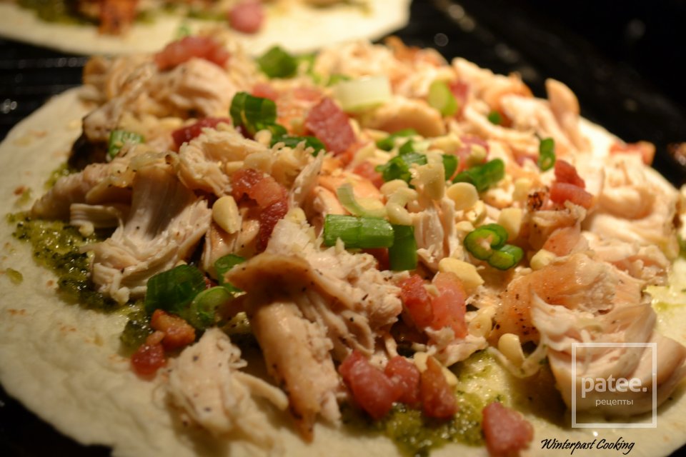 Кесадилья с курицей, беконом и орешками - Шаг 14