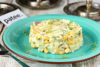 Салат с консервированным осьминогом