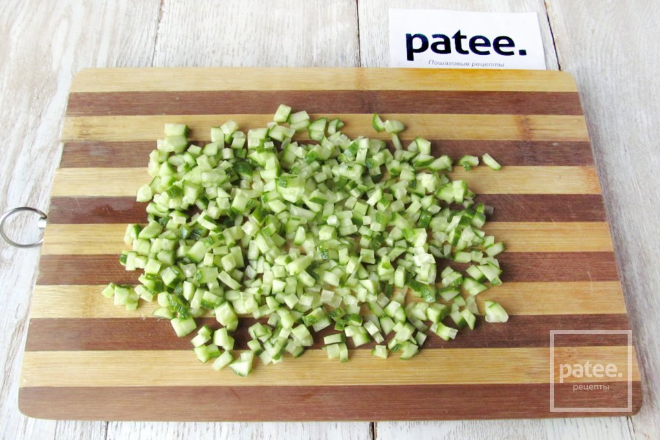 Салат с консервированным осьминогом - Шаг 5