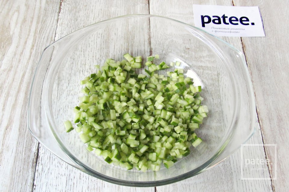 Салат с консервированным осьминогом - Шаг 7