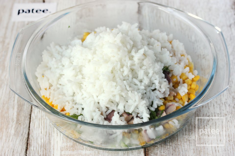 Салат с консервированным осьминогом - Шаг 11