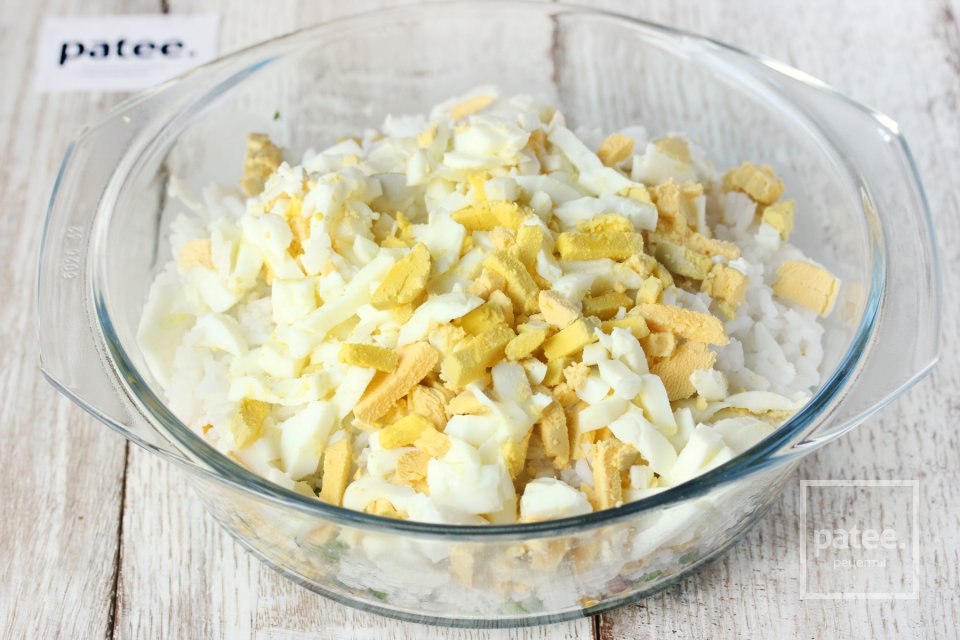 Салат с консервированным осьминогом - Шаг 12