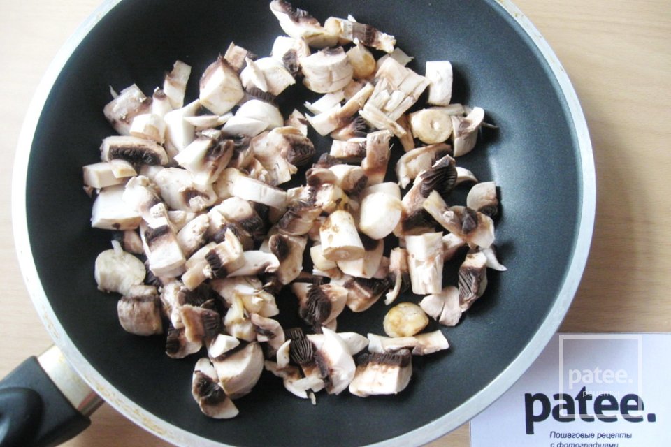 Жареные пирожки с картофелем и грибами - Шаг 13