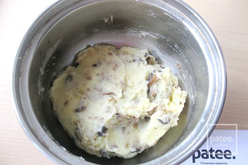 Жареные пирожки с картофелем и грибами - Шаг 18