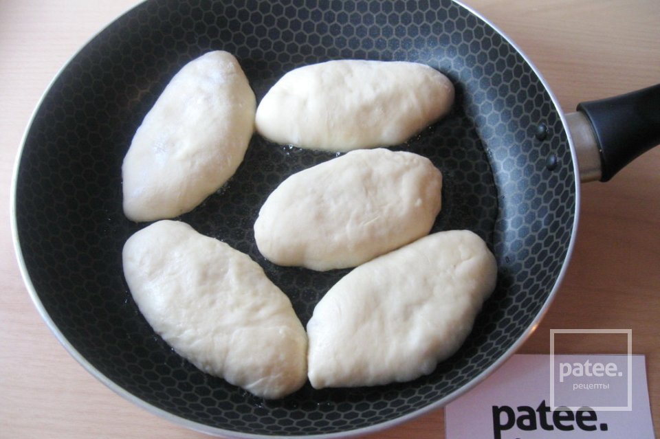 Жареные пирожки с картофелем и грибами - Шаг 22