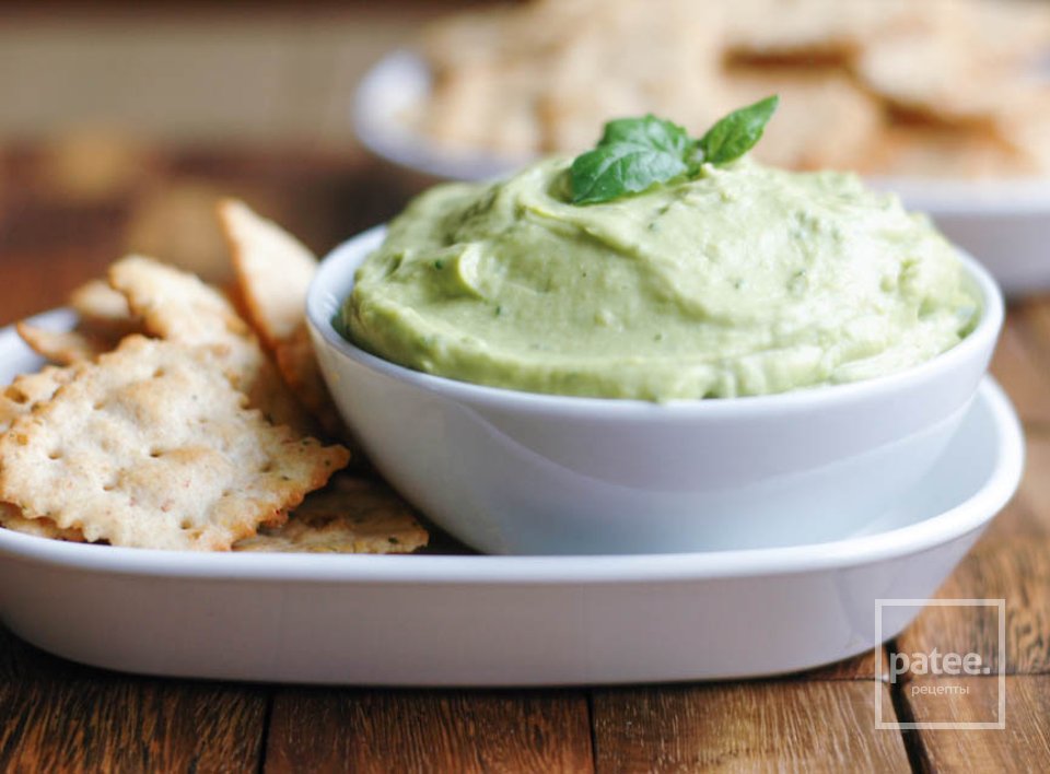 Хумус с авокадо и базиликом - Шаг 6