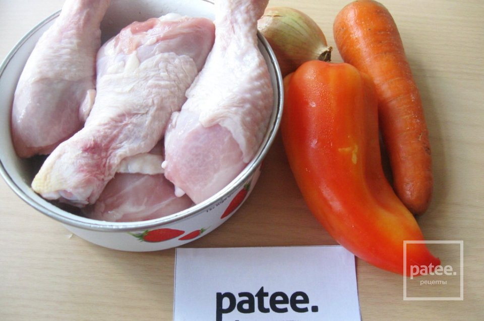 Курица тушеная с капустой - Шаг 1