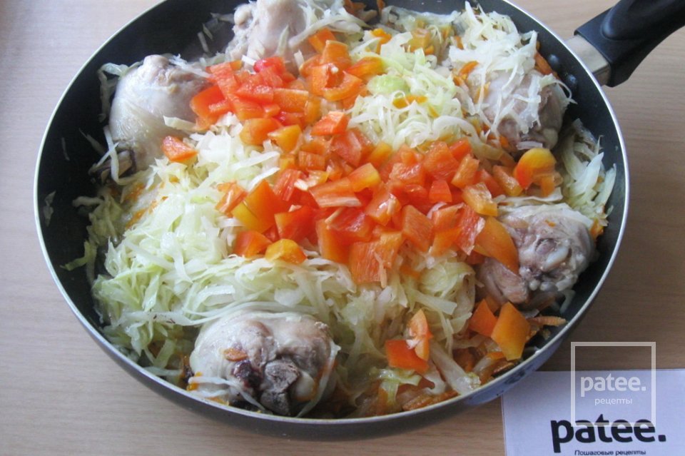 Курица тушеная с капустой - Шаг 10