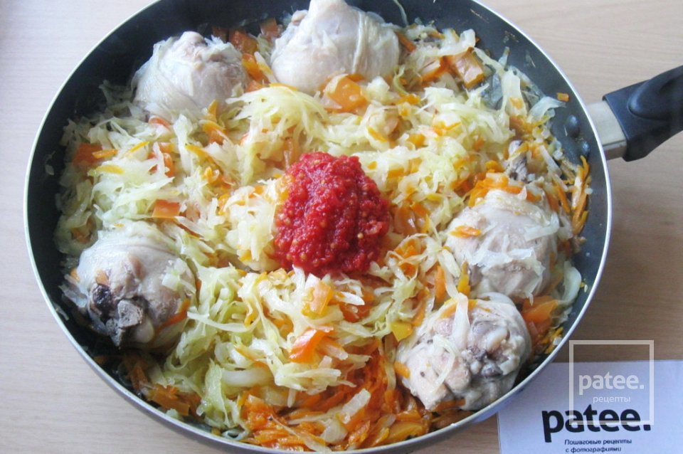 Курица тушеная с капустой - Шаг 11