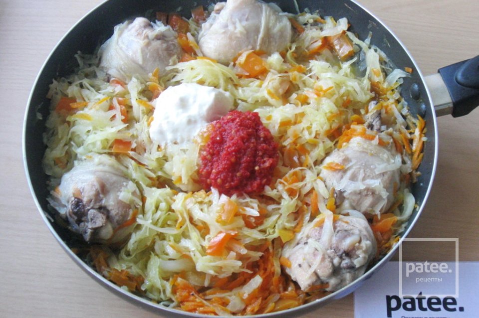 Курица тушеная с капустой - Шаг 12