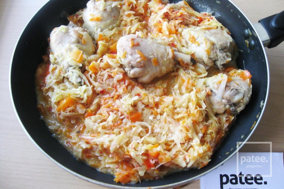 Курица тушеная с капустой - Шаг 14