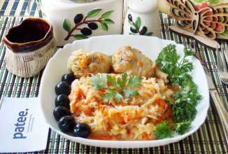 Курица тушеная с капустой