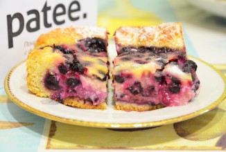 Черничный пирог со сметанной заливкой