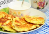 Сырники с бананом, курагой и ванильным сахаром