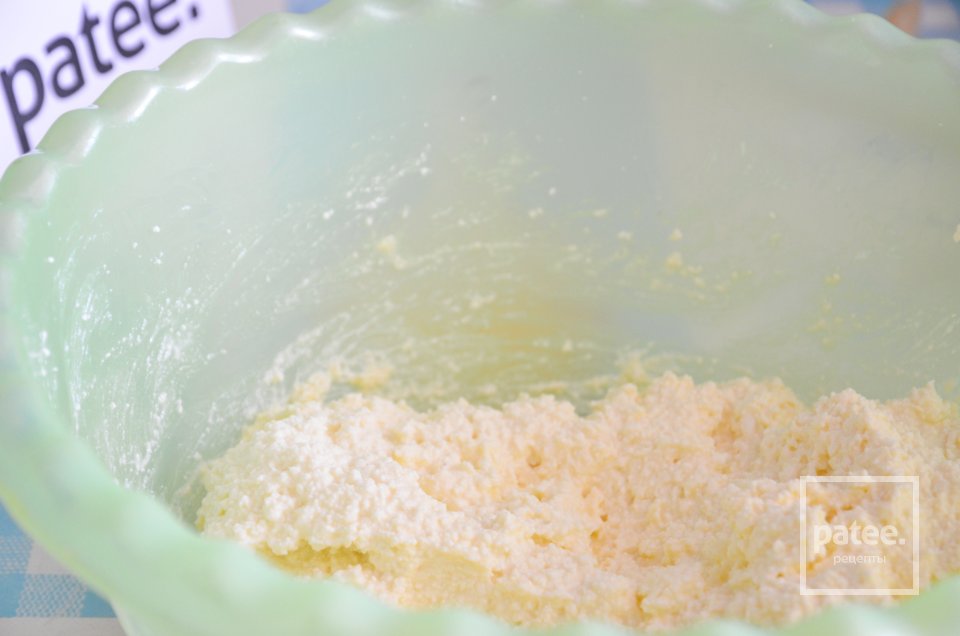 Сырники с бананом, курагой и ванильным сахаром - Шаг 4