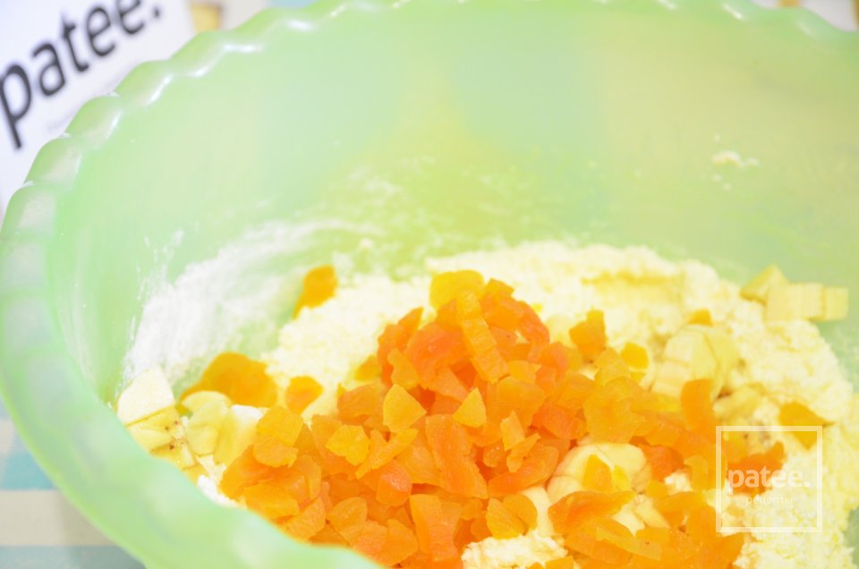 Сырники с бананом, курагой и ванильным сахаром - Шаг 9