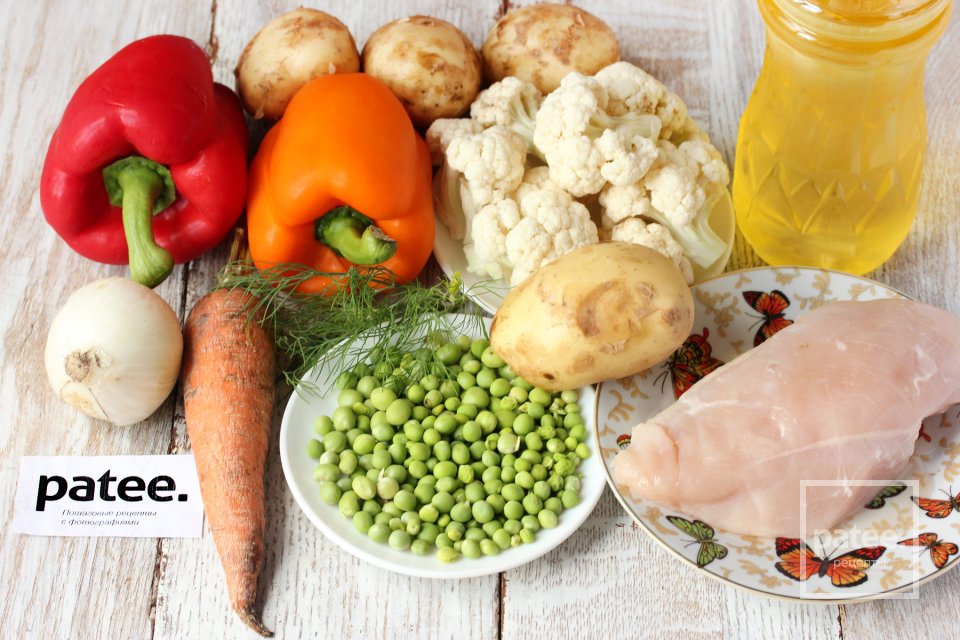 Суп с куриными фрикадельками, цветной капустой и горошком - Шаг 1